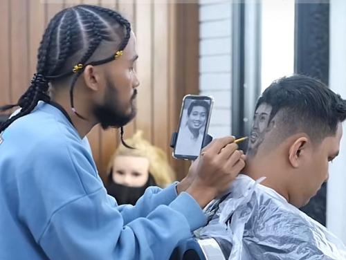 Bentuk Penghormatan, Tukang Cukur Rambut Gambar Sketsa Wajah Eril di Kepala