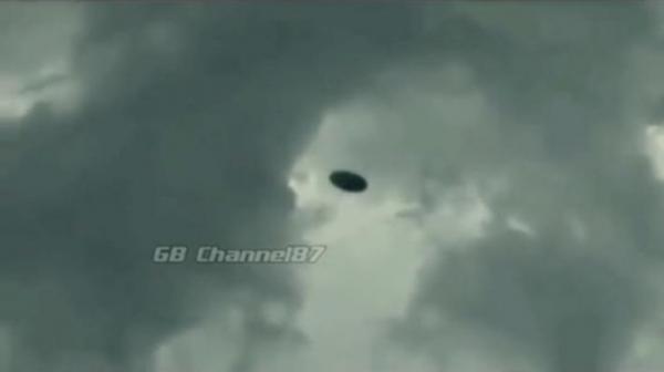 Fakta Video UFO Terbang di Malang, Ini Penjelasan Ahli