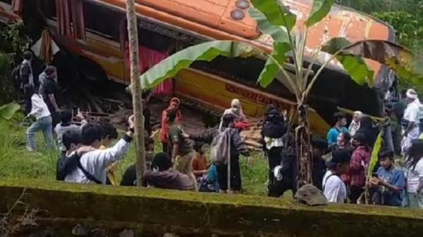 1 Tewas dan 8 Orang Luka dalam Kecelakaan Maut Bus Pariwisata di Bali