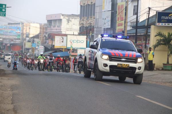 Ratusan Pesepeda dari Berbagai Kalangan Padati Halaman Polres Pringsewu