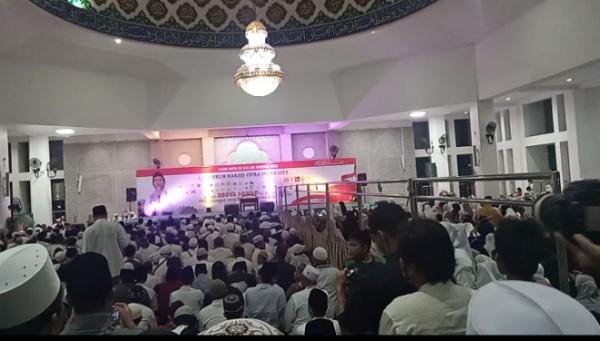 UAS Disambut Antusias Ribuan Warga Banjiri Tabligh Akbar di Masjid Citra Indah Jonggol Bogor