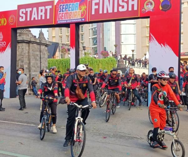 Ribuan Peserta Meriahkan Event Sepeda Gembira Semarak Bhayangkara 76 Polda Jateng
