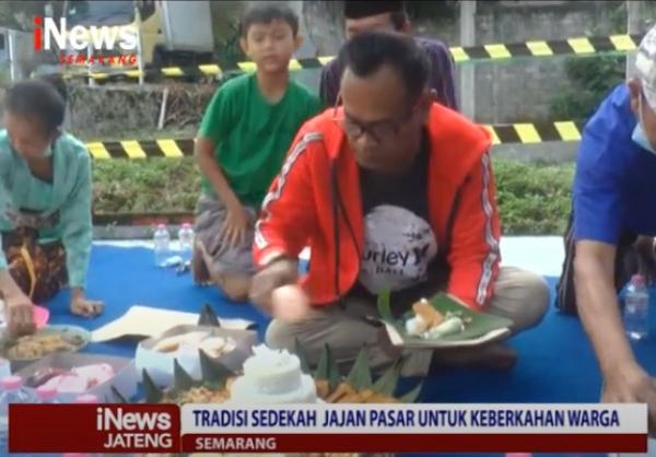 Tradisi Sedekah Jajan Pasar di Semarang