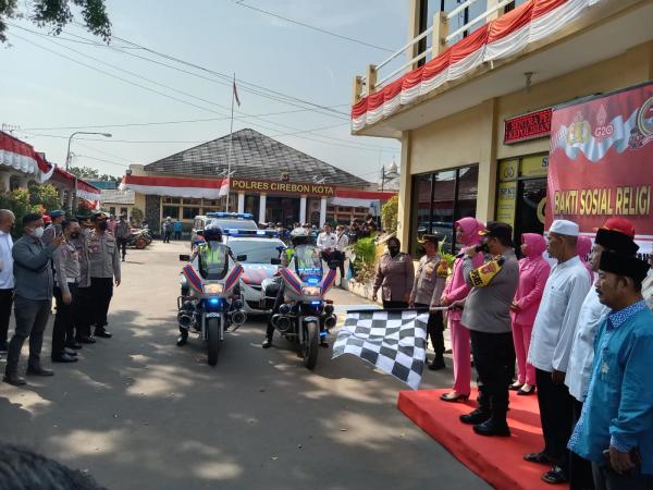 HUT Bhayangkara Ke 76, Polres Cirebon Kota Bagikan Ratusan Paket Sembako