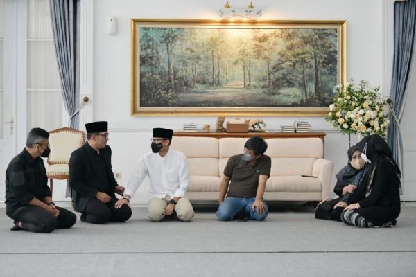 Menparekraf Sandiaga Uno Takziah ke Rumah Dinas Gubernur Ridwan Kamil