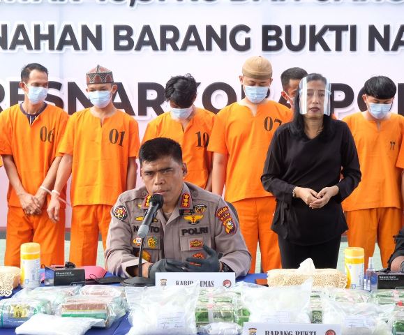 Dikendalikan dari Malaysia, Pengedar 20 Kg Sabu Ditembak di Dumai
