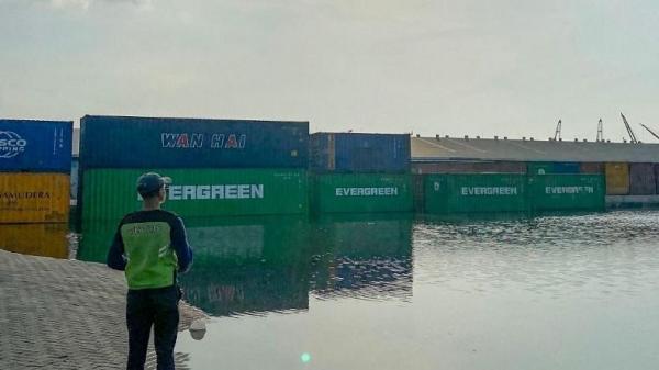 Meski Tanjung Emas Banjir Rob, Pelayanan Kepabeanan di Pelabuhan Tetap Buka