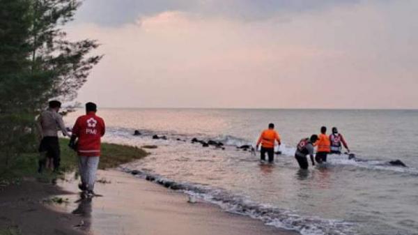 Bermain di Bibir Pantai Kramat, 2 Anak  Terseret Ombak, 1 Diantaranya Hilang Tenggelam
