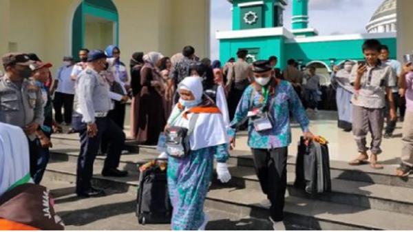 Lepas 69 Jamaah Calon Haji, Bupati Berau Imbau Tetap Pakai Masker di Tanah Suci