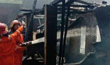 Kebakaran Pemukiman Padat Penduduk di Prabumulih, Beberapa Rumah Hangus
