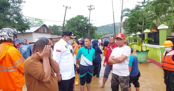 Wali Kota Baubau Ahmad Monianse Kerahkan Perangkat Daerah Bantu Korban Banjir