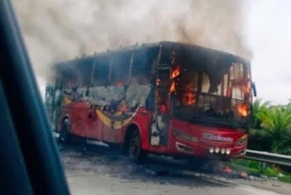 Bus Makmur Terbakar di Tol Medan-Tebingtinggi, Polisi : Tidak Ada Korban Jiwa