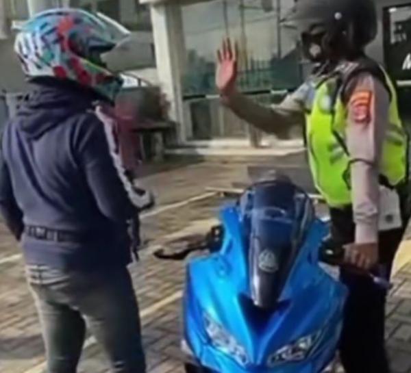 Motor Baru Beli Masih di Halaman Dealer Kena Tilang Polisi, Pemilik