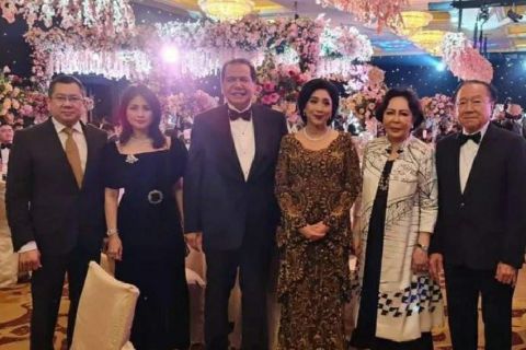 Hadiri Resepsi Pernikahan Putri Tanjung, HT Doakan CT Cepat Punya Cucu