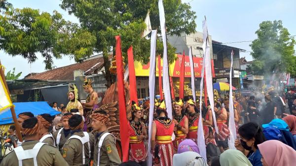 Kirab Budaya Bikin Takjub Warga Luar Kota Mojokerto