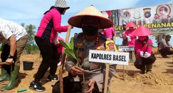 Polres Bangka Selatan Reboisasi 5 Hektar Hutan Lindung Rusak Akibat Tambang