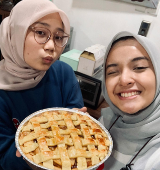 Nabila Ishma dan Zara Rayakan Ulang Tahun Eril dengan Cara Unik, Buat Kue Apple Pie