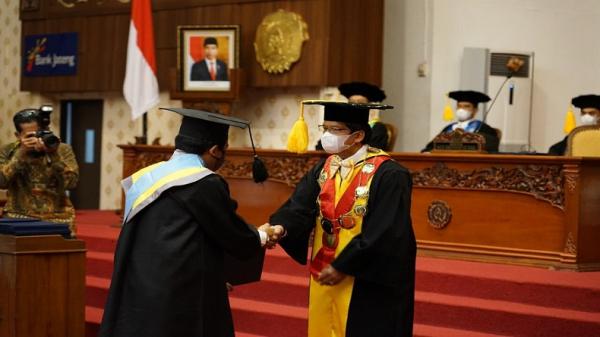 Sebanyak 617 Mahasiswa Ikut Wisuda UNS Periode lll Tahun 2022, 268 Lulus Cumlaude