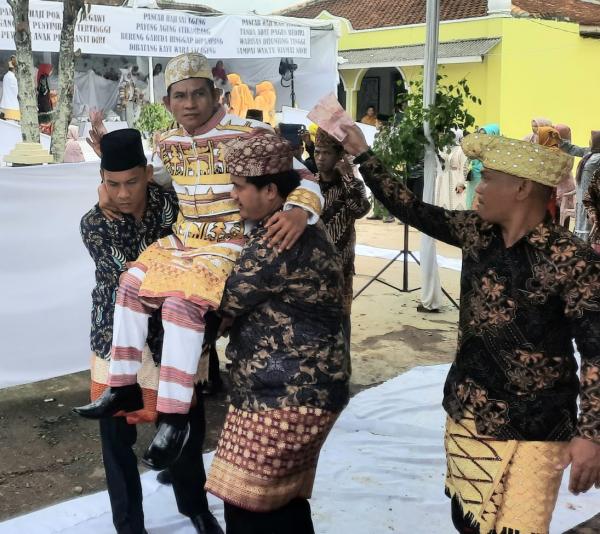 Begawi Adat Mancor Rua Zaman Berjalan Sukses dan Meriah, Yusse Sogoran Ucapkan Terima Kasih