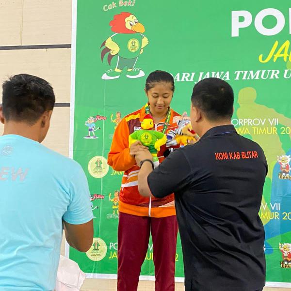 Atlet Wushu Putri Batu Asal Sekolah Wijaya Putra Sumbang Medali Perak di Porprov Jatim, Ini Kisahnya