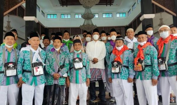 155 Jemaah Calon Haji Pemalang Kloter 35 Dilepas Oleh Bupati Pemalang di Pendopo Kabupaten