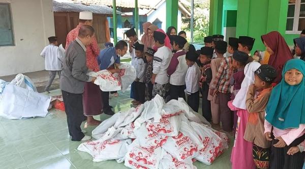 Yayasan Ribatul Muta'alimin Taman Kabupaten Pemalang Salurkan Santunan pada 80 Anak Yatim
