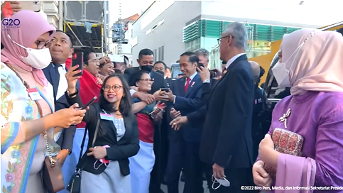 Antusias Masyarakat Indonesia Menyambut Presiden Jokowi dan Ibu Iriana di Jerman