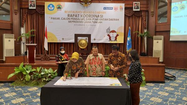 Revitalisasi Bahasa Daerah dari Balai Bahasa Provinsi Jawa Tengah dan Pemerintah Daerah
