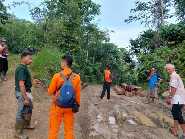 Cari Rotan, Seorang Warga Desa Bau Hilang di Hutan
