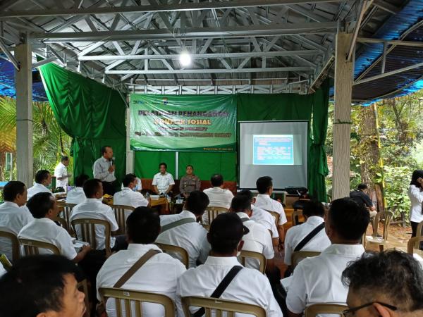 50 Anggota Perum Perhutani KPH Banyuwangi Barat Ikut Pelatihan Penanganan Konflik Sosial