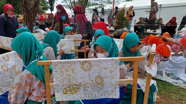Ratusan Anak SD di Kebumen Ikut Lomba Batik Jagad KIE