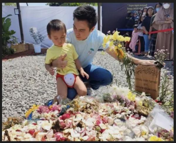 Ajak Kiano Ke Makam Eril, Baim Wong: Insya Allah Bahagia Dunia Dan Akhirat
