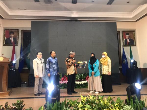 Raih Peringkat 14 Peringkat PTN-PTS Nasional, UMS Gelar Student Achievement Award