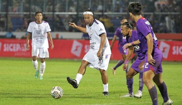 Ronaldinho Percaya Masa Depan Sepak Bola Indonesia Bakal Cerah