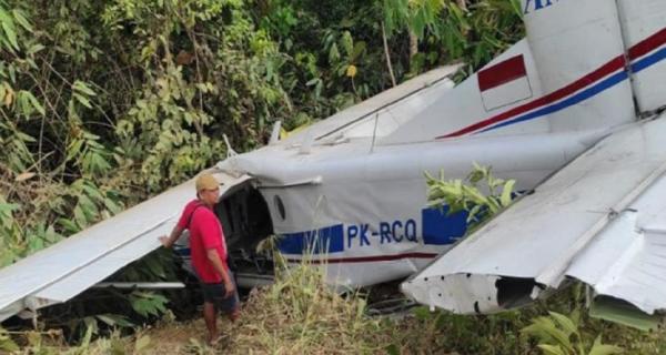 Akibat Cuaca Buruk, Pesawat AMA Mendarat Darurat di Jalanan Keerom Papua