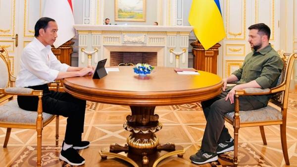 Presiden Jokowi Bertemu Presiden Ukraina Zelensky di Istana Maryinsky 