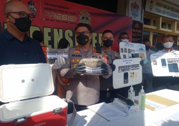Satnarkoba Polres Cirebon Kota, Tangkap Pemilik 1 Kg Paket Ganja Kering