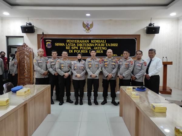 Wakapolres Brebes Lepas 49 Siswa Latja Kembali ke SPN Polda Jateng