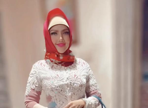 Barbie Kumalasari Pakai Hijab, Netizen Gemes Pengen Betulin