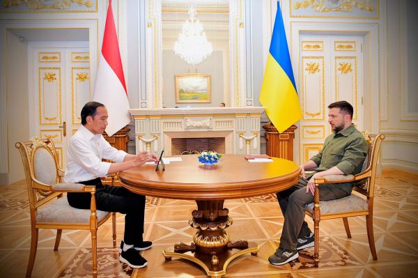 Jokowi Bertemu Presiden Ukraina Volodymyr Zelenskyy di Istana Maryinsky, Ini yang Dibahas
