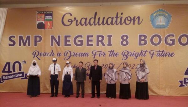 Graduation SMPN 8 Kota Bogor Usung Tema “Raihlah Mimpi Untuk Masa Depan Gemilang”