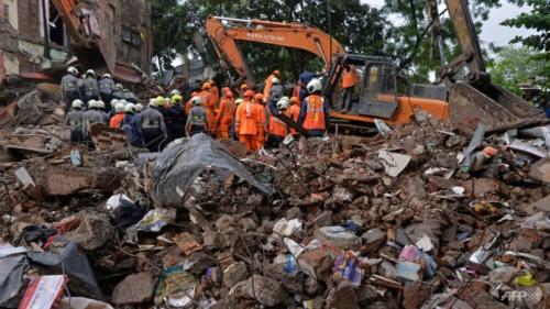 Akibat Hujan Deras Terus Menerus Bangunan 4 Lantai Ambruk, 19 Orang Tewas