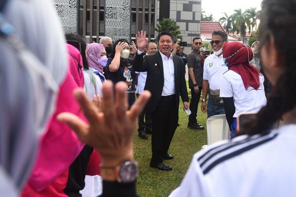 Sah! Ini Momen Herman Deru Lepas Kontingen Fornas VI Sumsel