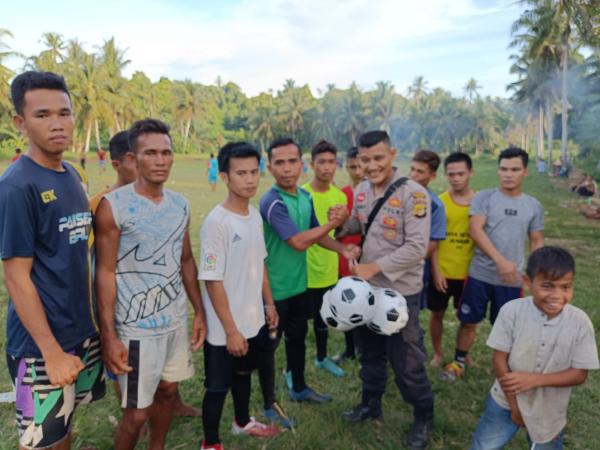 Semangat Seorang Polisi Ingin Hidupkan Kembali Gairah Sepakbola di Pulau Terluar