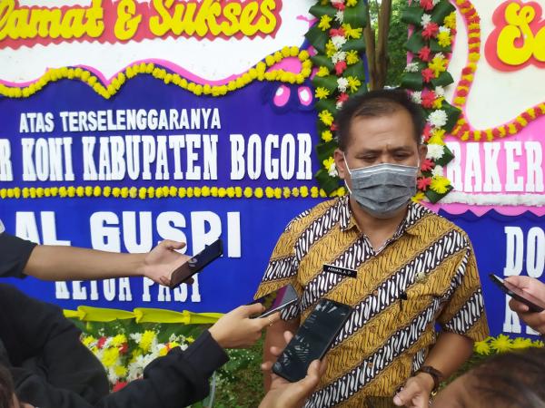 Bantu Peralatan Ortrad, Komitmen Dispora Kabupaten Bogor Lestarikan Olahraga Tradisional