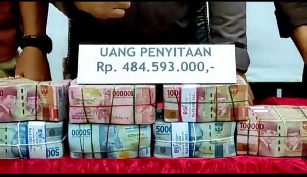 Kejari Bireun Geledah Kantor PNPM dan Amankan Uang Dugaan Korupsi Senilai Rp.484,593,000