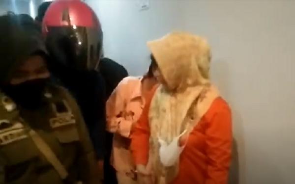 Pasangan Mesum Lari ke Toilet Hotel Melati, Kalang Kabut Digerebek Petugas