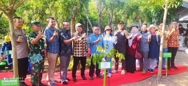 Wamen LHK Kunjungi Taman KEHATI dan Taman Tjimanoek Indramayu