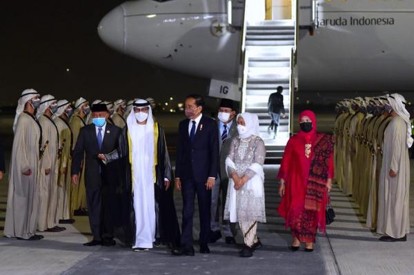 Tiba di Abu Dhabi, Presiden Jokowi Langsung Pertemuan dengan Pebisnis - Investor dan Presiden PEA