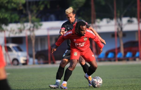 Ujicoba Liga 2: Gol Penalti Nugroho Bawa Persiba Balikpapan Ungguli PSIM Jogjakarta di Babak Pertama